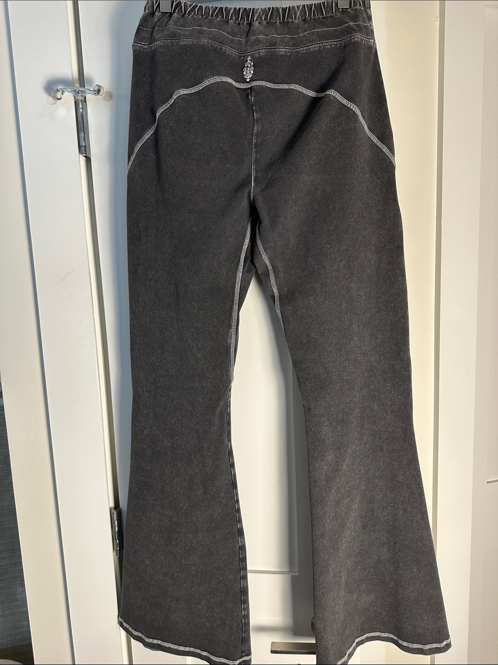 FREE PEOPLE MOVEMENT New Flow Flare Leggings/Pants Dark Gray SIZE LARGE EUC - Picture 3 of 4
